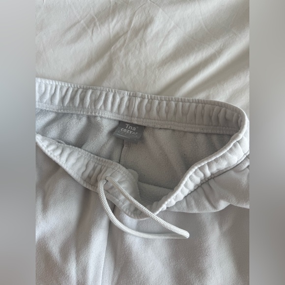 Aritzia TNA Cozy Sweatfleece Mega Sweatpant - Picture 2 of 3